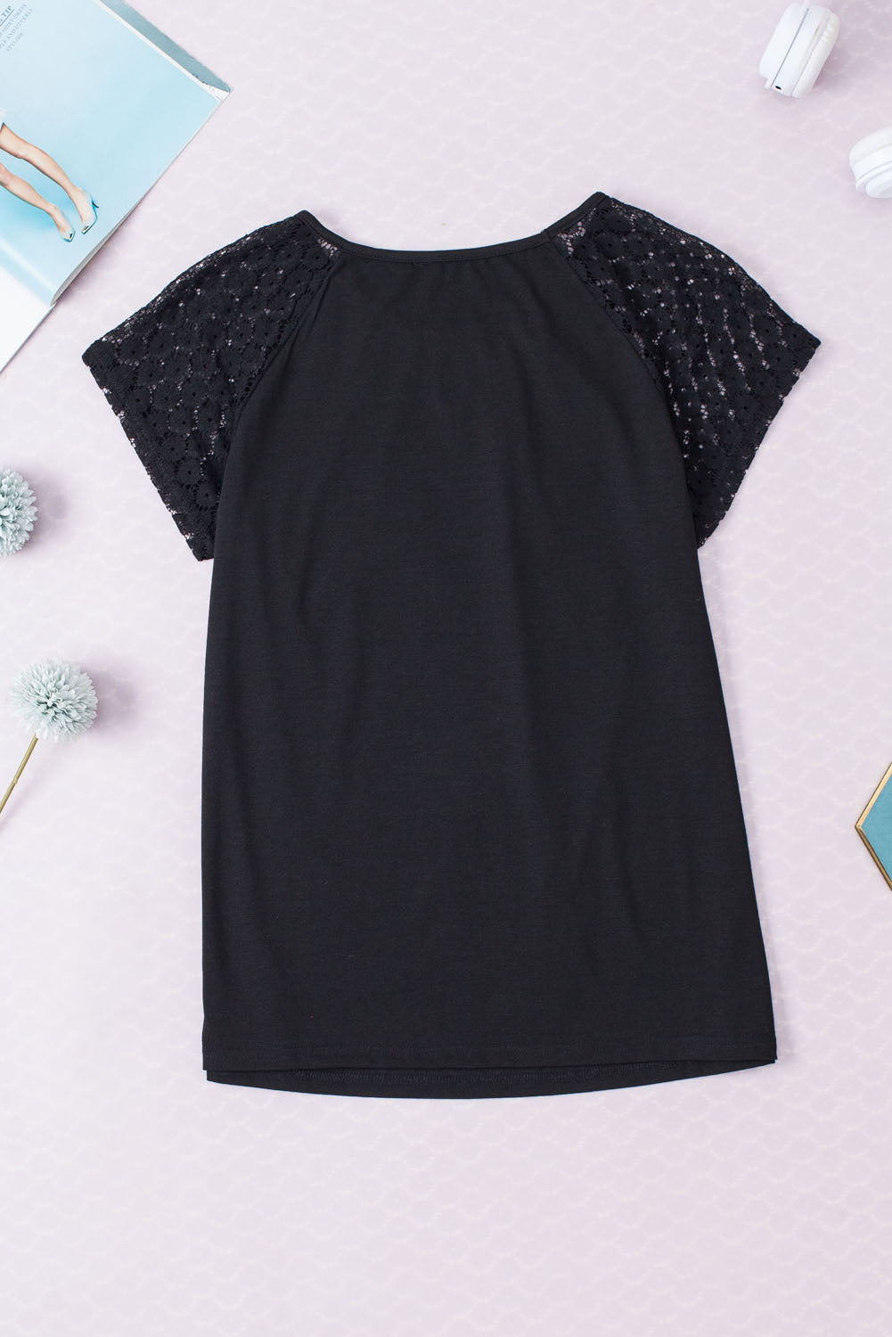 Contrast Lace Sleeve Keyhole Decor Tee