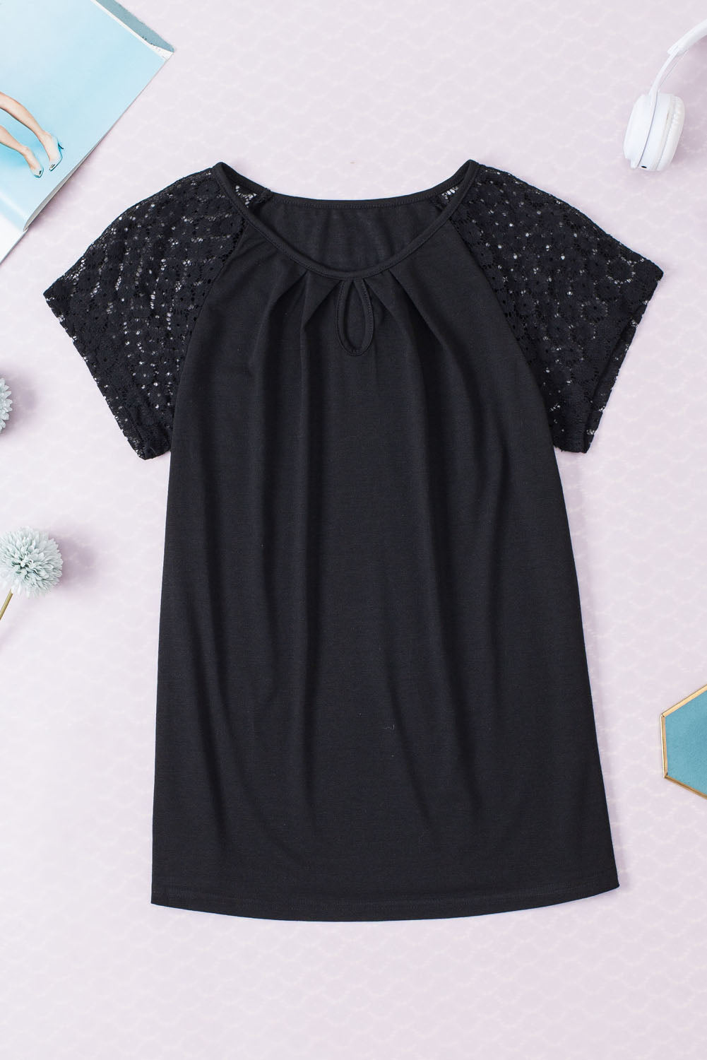 Contrast Lace Sleeve Keyhole Decor Tee